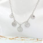 Ατσάλινο γυναικείο κολιέ με φλουριά και νομίσματα