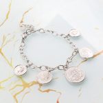 Ατσάλινο βραχιόλι με βραχιόλι και νομίσματα, ασημί