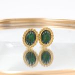 Ατσάλινα σκουλαρίκια με κούμπωμα κλιπ και οβάλ σκούρη πράσινη πέτρα