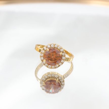 Ατσάλινο δαχτυλίδι με στρογγυλή καφέ κρυστάλλινη πέτρα και στρας