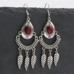 Boho σκουλαρίκια Luna με μπορντό πέτρα