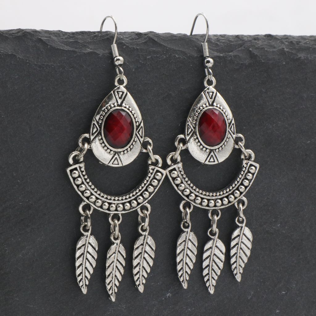 Boho σκουλαρίκια Luna με μπορντό πέτρα Boho σκουλαρίκια Luna με μπορντό πέτρα