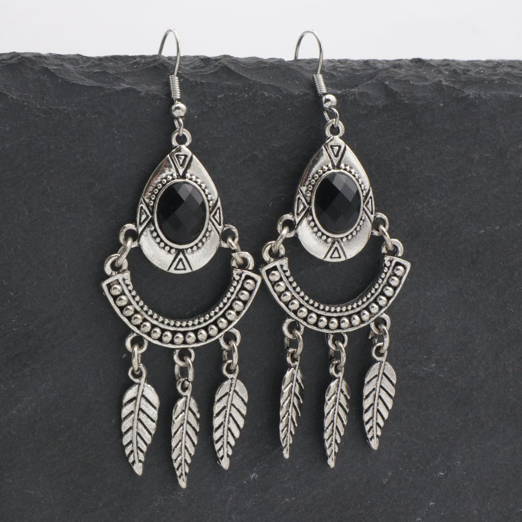 Boho σκουλαρίκια Luna με μαύρη πέτρα Boho σκουλαρίκια Luna με μαύρη πέτρα