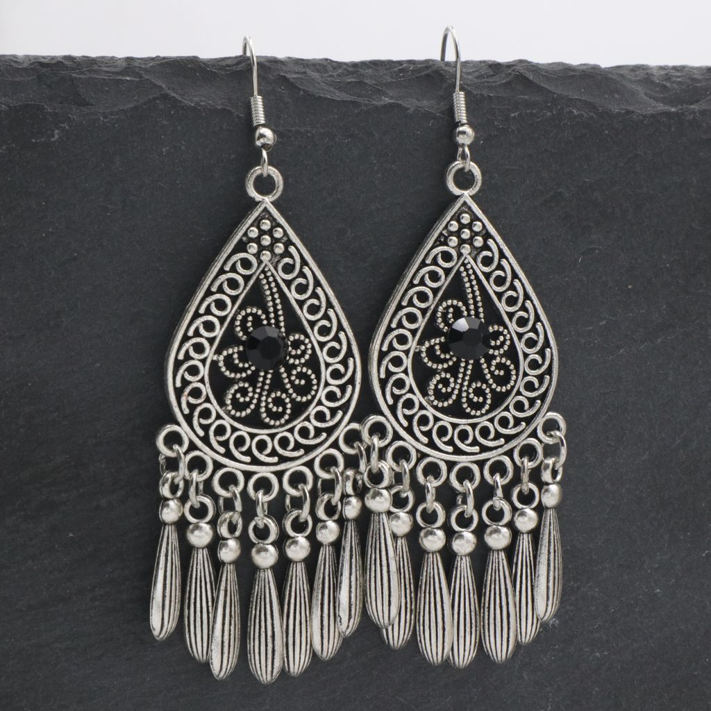 Κρεμαστά boho σκουλαρίκια Miran με κρεμαστά στοιχεία Κρεμαστά boho σκουλαρίκια Miran με κρεμαστά στοιχεία