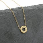 Ατσάλινο κολιέ με δαχτυλίδι από στρας, σε χρυσό χρώμα