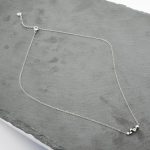 Ατσάλινο κολιέ με στρας, σε ασημί χρώμα