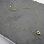 Ατσάλινο κολιέ με μικρή πέρλα, σε χρυσό χρώμα