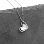 Κολιέ με καρδιά και όψη φίλντισι