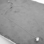 Κολιέ με καρδιά και όψη φίλντισι