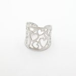 Aτσάλινο δαχτυλίδι με πλέγμα από καρδιές, σε ασημί χρώμα!