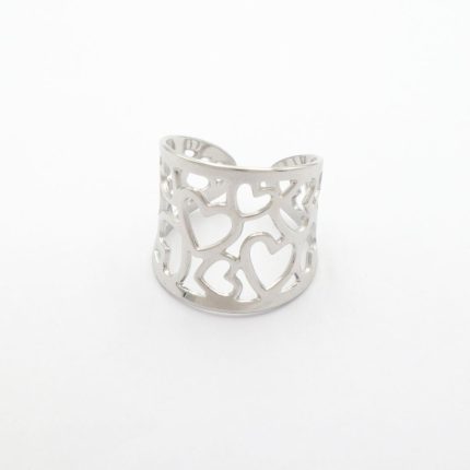 Aτσάλινο δαχτυλίδι με πλέγμα από καρδιές, σε ασημί χρώμα!