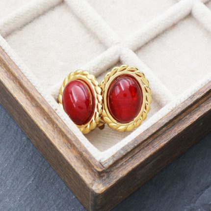 Ατσάλινα σκουλαρίκια με κούμπωμα κλιπ και οβάλ κόκκινη πέτρα