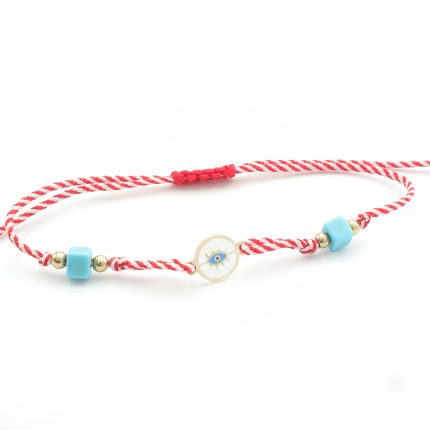 Βραχιόλι - "μαρτάκι" με ανθεκτικό κόκκινο και λευκό πλεγμένο σχοινί. Έχει ατσάλινο στοιχείο δίσκο με ματάκι που φέρει ακτίνες, χρυσού χρώματος.