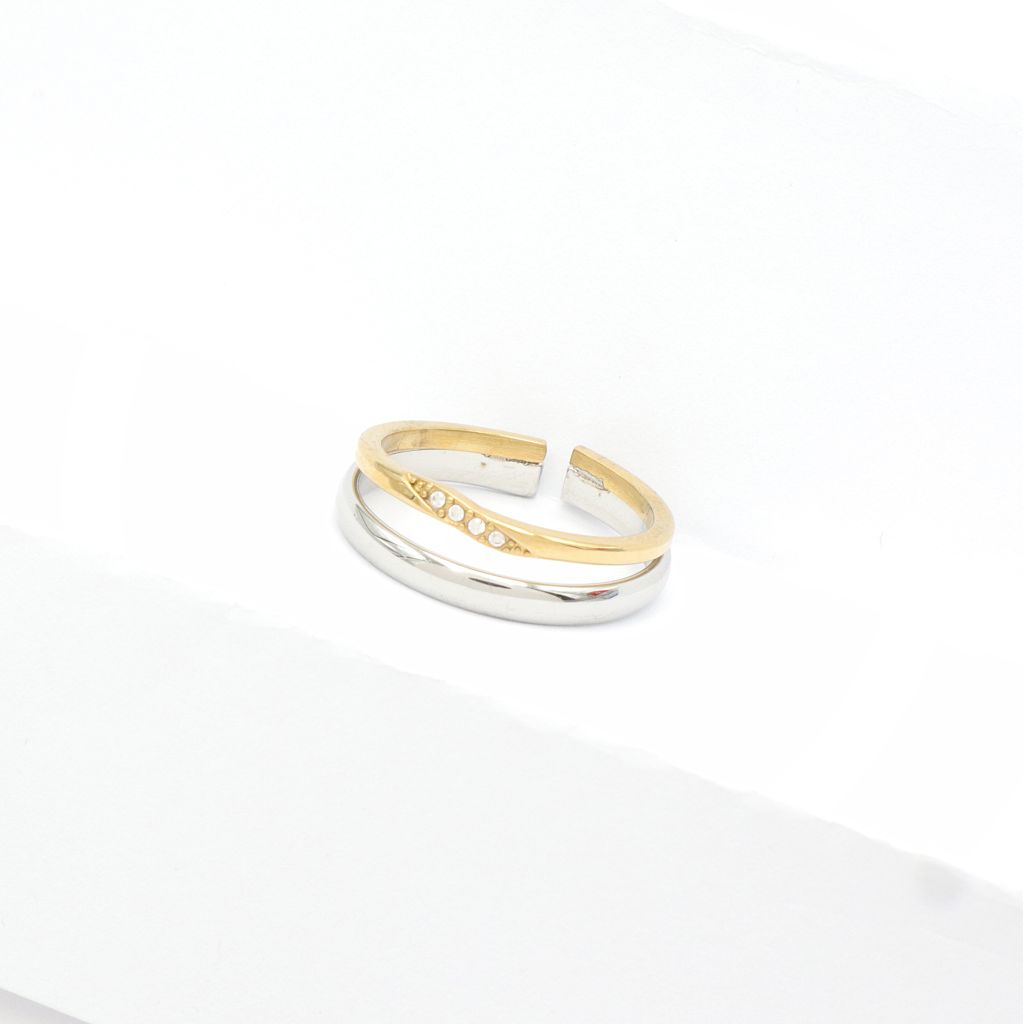 Δίχρωμο ατσάλινο δαχτυλίδι-βεράκια με συνδυασμό χρυσού και ασημί χρώματος Δίχρωμο ατσάλινο δαχτυλίδι-βεράκια με συνδυασμό χρυσού και ασημί χρώματος
