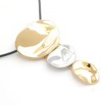 Μακρύ κολιέ από σχοινί και με ατσάλινο στοιχείο