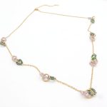 μακρύ ατσάλινο κολιέ με χάντρες